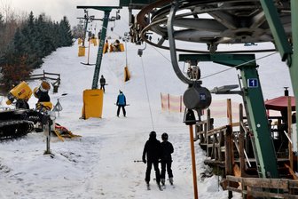 Weiße Pisten locken Wintersportler ins Erzgebirge - 