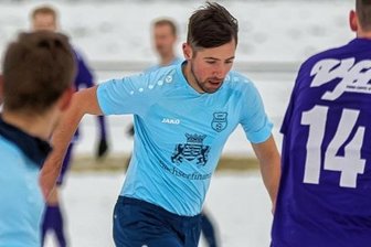Weiße Weste auf Schnee gewahrt - Zog mit seinem Treffer zum 2:0 den Gästen aus Pirna-Copitz endgültig den Zahn: Danny Gottschalk.