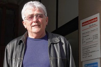Weißer Ring: Häusliche Gewalt ist in Westsachsen ein häufiges Problem - Der Versicherungsfachwirt Jürgen Schmidt engagiert sich nach seinem Eintritt in den Ruhestand für die Opferschutzorganisation Weißer Ring. Die Zwickauer Außenstelle befindet sich in der Hauptstraße 23.