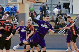 „Weit unter unseren Möglichkeiten“: Handballer der BSG Wismut Aue gehen hart mit sich ins Gericht - Franz Friedel und die BSG Wismut Aue haben das Derby gegen Grubenlampe Zwickau II gewonnen.