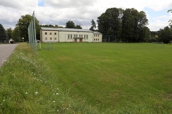 Weiter keine Entscheidung zum Standort für neues Gerätehaus in Bernsdorf - Teile des Bernsdorfer Sportplatzes sollten für ein neues Feuerwehrhaus geopfert werden. Nach einem Patt im Gemeinderat wurde die Entscheidung aber verschoben. Ein weiterer Standort werde geprüft. 
