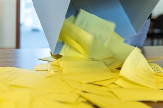 Weiter wie bisher? Mittelsachsen nach den Bürgermeisterwahlen - Stimmenauszählung in Rochlitz nach der Oberbürgermeister- und Landratswahl am 12. Juni. 