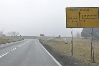 Weitere Baustelle auf der B 92 im Vogtland nach Pfingsten - Nördlich des Bad Brambacher Kreuzes wird die Bundesstraße erneuert.