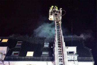 Weitere Ermittlungen nach Wohnhausbrand in Chemnitz - Bei einem Brand in einem Mehrfamilienhaus in Chemnitz wurden in der Nacht zum Donnerstag zwei Menschen verletzt.