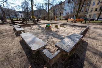 Weitere Modernisierung in Plauener Stadtteil: Nach Supermarkt und Straße folgt nun drittes Projekt - Der Dillnerplatz ist in die Jahre gekommen und soll nun saniert werden.