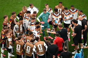 Weitere Trinkpausen in Bundesliga und bei UEFA kein Thema - In der Bundesliga und bei der UEFA gibt es keine Überlegungen für zusätzliche Trinkpausen.