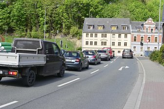 Weitere Vollsperrung auf dieser Bundesstraße im Vogtland - Noch eine Baustelle auf der B 283: Ab Montag wird die Straße in Adorf vor der Kreuzung zur B 92 erneuert.