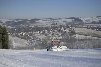 Weiterer Skilift im Erzgebirge startet in die Saison - Auf dem Skihang in Lößnitz startet am Dienstag die neue Saison.