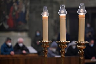 Weiteres Urteil nach Klage gegen Corona-Regeln: Einschränkung bei Beerdigungen und Seelsorge rechtswidrig - Die Regeln zur Eindämmung der Corona-Pandemie betrafen auch die Ausübung von Seelsorge und Gottesdiensten – und stießen innerhalb der Kirchen auf geteiltes Echo.