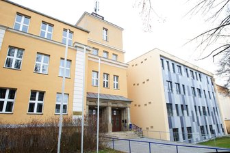 Weiterführende Schulen in Plauen und Umgebung: An diesen Terminen öffnen die Bildungseinrichtungen ihre Türen - Das Lessing-Gymnasium an der Jößnitzer Straße mit modernem Anbau.