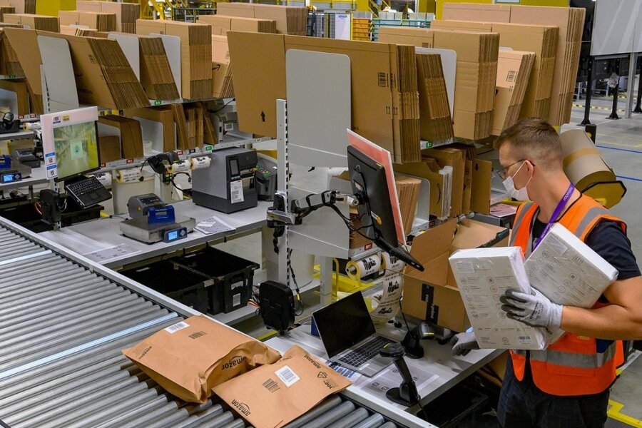 Welche Chancen die Ansiedlung von Amazon in Hof fürs Vogtland bietet - Im Logistikzentrum von Amazon in Hof läuft die Einarbeitung. 