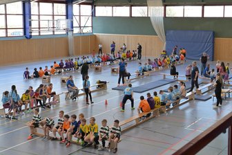 Welche Grundschule bei der Hallenkreismeisterschaft in Kirchberg beeindruckte - Viel los war am Samstag in der Kirchberger Turnhalle bei der Hallenkreismeisterschaft der Grundschulen und Vereine.