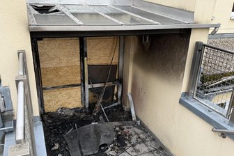 Welche Rolle spielt ein Auto mit Flö-Kennzeichen?: Nach Brand in Oberschule Frankenberg sucht die Polizei Zeugen - Gut 25.000 Euro Schaden entstanden bei einem Brand in der Erich-Viehweg-Oberschule.