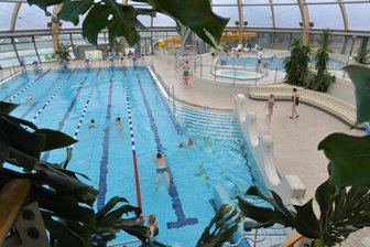 Welche Zukunft hat das Freiberger Johannisbad? - Bei der Badehalle im Freiberger Johannisbad wurde versucht, sportliche und Freizeitaspekte zu vereinen.