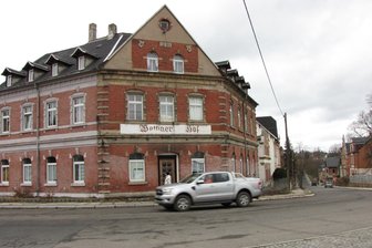 Welche Zukunft hat der Wettiner Hof in Geringswalde? - Mit etwas räumlichen Abstand zum Zweigeschosser könnte man meinen, am Wettiner Hof noch etwas retten zu können. Der Eindruck täuscht.