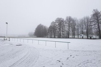 Welcher vogtländische Ausweichplatz für Punktspiele fit gemacht wird - Der zweite Platz im Vereinsbesitz muss sich bis zur Umrüstung mit Leuchten für den „Hausgebrauch“ arrangieren.
