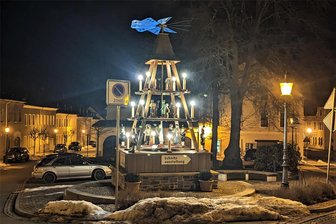 „Welcome-Hutzen“ für alle Neu-Erzgebirger im Naturhotel Forsthaus in Annaberg-Buchholz - Um Weihnachtstraditionen - hier die Pyramide in Elterlein - geht es beim „Welcome-Hutzen“ im Forsthaus.