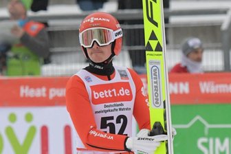 Weltcup: Eric Frenzel verzichtet auf Lauf in Klingenthal - Eric Frenzel, im Lauf Dritter, rutschte nach einem verunglückten Sprung auf nur 119 Meter auf Rang 20 ab.