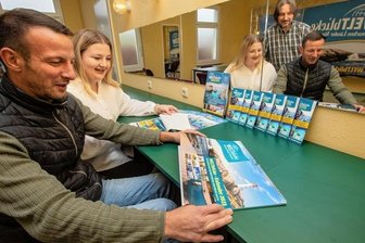 Weltenbummler-Festival in Startlöchern - Lisa Hufenbach, Ronny Bley und Andre Czinkewitz (links) stecken mitten in den Vorbereitungen für das erste Weltblicke-Wochenende. 