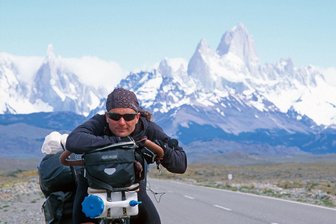 Weltenradler führt in Geringswalde durch ganz Amerika - Weltenradler Thomas Meixner vor dem Fitz-Roy-Massiv im argentinischen Teil Patagoniens.