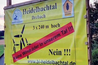 Welterbe bremst Windkraft: Investor will gegen Ablehnung von drei bis zu 250 Meter hohen Anlagen in Drebach vorgehen - Die Bürgerinitiative „Gegenwind im Heidelbachtal“ hat plakatiert und zeigt sich nun auf ihrer Internetseite erleichtert über die Entscheidung des Landratsamtes.