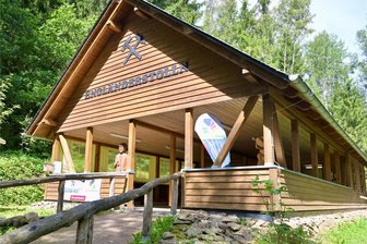 Welterbe „Hoher Forst“ bei Kirchberg: Bergbrüder feiern Doppeljubiläum - Das Huthaus, heuer zehn Jahre alt, am Engländerstolln im Hohen Forst bei Kirchberg.