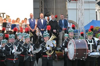 Welterbe Montanregion Erzgebirge: Wird der Bergstreittag ein Feiertag? - Beim Abschlusskonzert auf dem Markt versprach der Ministerpräsident, über den Bergstreittag als Feiertag nachzudenken.