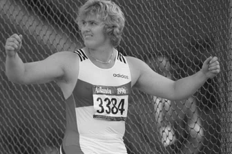 Weltklasseathletin verliert letzten Kampf: Diskus-Olympiasiegerin Ilke Wyludda ist tot - Bei den Olympischen Spielen 1996 in Atlanta gewann Ilke Wyludda Gold im Diskusring, ihr größter sportlicher Erfolg.