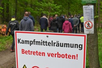 Weltkriegsgranaten in Lichtenau: Bei Anwohnern wächst die Sorge - Seit knapp fünf Jahren ist der sogenannte Muna-Wald gesperrt, weil dort Granaten und Munition gefunden wurden. Der Kampfmittelberäumungsdienst hat das Gelände abgesperrt. Jetzt sind Sprengungen notwendig.