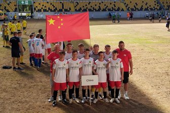 „Weltmeister“ und doppelter Pokalsieger: Germania-Nachwuchs mit euphorischem Saisonabschluss - "Weltmeister" mit China. Die C-Junioren-Fußballer von Germania Mittweida behielten auf einem arg lädierten Rasen im Dresdner Rudolf-Harbig-Stadion die Nerven und gewannen das Turnier.
