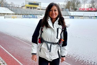 Weltmeisterin aus Plauen: Ultrawanderin ist keine Strecke zu weit - Christin Ziehr ist amtierende Weltmeisterin im Ultrawandern. Im Plauener Vogtlandstadion will sie demnächst 24 Stunden wandern.