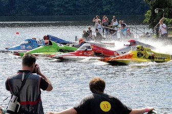 Weltmeisterschaft auf der Talsperre - Am kommenden Wochenende wird es an der Talsperre wieder international: Beim Motorbootrennen stehen Läufe zur Weltmeisterschaft auf dem Programm. Die Zuschauer sind hautnah dabei.