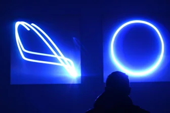 Weltpremiere für Ton-, Bild- und Lichtkünstler Olaf Bender in Chemnitzer Galerie - „Kontraste“ in Tönen und Bildern zeigt die Rauminstallation von Olaf Bender in der Chemnitzer Galerie Borssenanger.