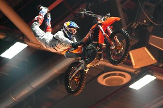 Weltrekord-Beben in Chemnitz: Mehr als 3000 Motocross-Fans feiern FMX-Spektakel von Luc Ackermann - X-Games-Gewinner Luc Ackermann war der gefeierte „Local Hero“ in Chemnitz.