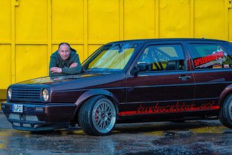 Weltrekord mit über 1300 PS: Denny und der böse Golf - Denny Wimmer mit seinem Kraftprotz: Was aussieht wie eine aufgemotzte Familienkutsche aus den 1990er-Jahren, beschleunigt schneller als viele Supersportwagen.