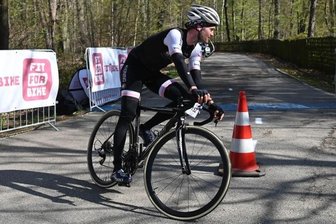 Weltrekordhalter fährt sich für Alpenpässe warm - Robert Petzold aus Dresden hat das "Everesting" am Samstag gewonnen. Demnächst klettert er das Stilfser Joch hinauf. 