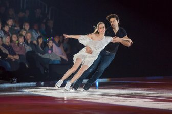 Weltstars zeigen Eisshow voller Emotionen - Mit vielen Emotionen überzeugten die Eiskunstläufer das Publikum in der Messehalle.