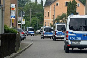 Weltweite Razzia: Wie die Bewohner von Bräunsdorf den Einsatz erlebt haben - Im Zuge eines weltweiten Schlags gegen die Organisierte Kriminalität hat es am frühen Montagmorgen eine Razzia im Limbach-Oberfrohnaer Ortsteil Bräunsdorf gegeben.