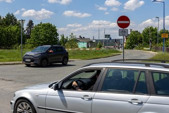 Wendehammer-Projekt in Reumtengrün: Die finale Lösung ist in Sicht - Der Wendehammer wird nicht auf Reumtengrüner Seite, sondern zwischen Gleis und Zeppelinstraße gebaut.