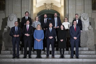 Weniger Behörden, Beauftragte, Beiräte, Beamte - und ein teureres Bildungsticket? Was Kretschmers Koalition in Sachsen plant - Gelingt ausgerechnet Sachsens erster CDU/SPD-Minderheitsregierung - hier kurz nach ihrer Ernennung am 19. Dezember 2024 - ein „großer Wurf“ bei der Verschlankung der Landesverwaltung?