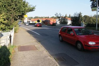 Weniger Fördergeld: Kommunen sehen Straßenbau bedroht - Die Stadt Zwickau würde gern die baufällige Brücke instand setzen, die die Pölbitzer Straße über den Moritzbach führt. Doch dafür muss die Kommune wesentlich mehr eigenes Geld aufbringen als geplant. 