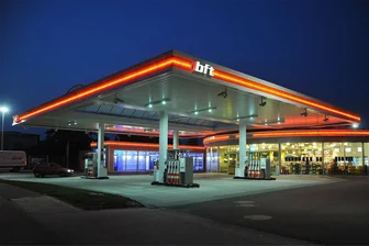 Weniger Super an der Tanke? - Es gibt nicht nur Aral, Jet, Esso, Shell und Total: Die freien Tankstellen haben bundesweit einen Marktanteil von 22 Prozent.
