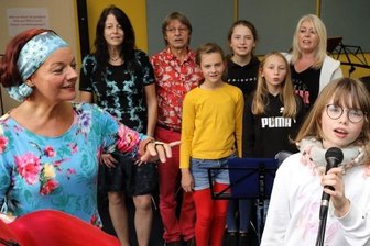 Wenn Apparate Träume der Kinder einfangen - Leiterin Annett Illig startet mit Mitgliedern des Musiktheaters Rabenschnabl nach den Herbstferien mit den Proben für eine neue Inszenierung. 