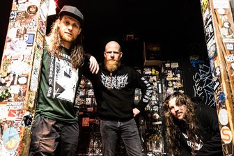 Die Bandmitglieder von Arroganz liefern unverdrossene Wutmusik.  