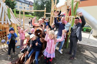 Wenn aus Ideen Wirklichkeit wird: Niederbobritzsch hat seinen eigenen Biberplatz - Ohne Biber nix los in Niederbobritzsch: Die Freude über den Biberplatz ist bei Groß und Klein riesig.