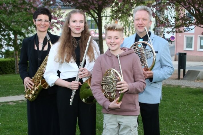 Wenn aus Musik Familienglück wächst - Eine ganze Familie im Takt der Musik: Mutter Claudia, Tochter Maja, Sohn Theo und Vater Andreas (von links).