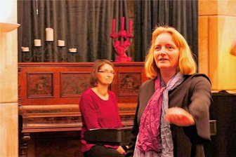 Wenn Corona eine Freundschaft begründet: Inselbummlerin zu Gast beim Kultwirt in Hainichen - Regina Gehmlich ist am Samstag im Ratskeller Hainichen zu Gast, begleitet von Astrid Palen am Klavier.