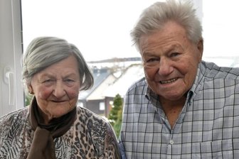 Wenn das Elternhaus hinter der Grenze liegt - 600 Meter Luftlinie und eine Staatsgrenze zum Elternhaus: Anna Pöschl und Anton Franz Roscher. 
