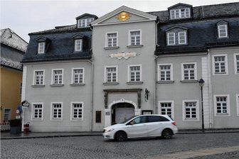 Wenn das Geld für Kultur fehlt: Schneebergs Kulturzentrum hält für Bedürftige Freikarten bereit - Das Kulturzentrum Goldne Sonne in Schneeberg.