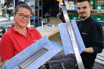 Wenn das Produkt einer Firma plötzlich wie der Mitarbeiter heißt - Diana Neumann und Jonas Friedrich präsentieren die Produkte, für die sie Namenspate sind. 